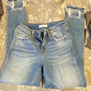 Kancan mid rise ankle skinny jean. Size 6